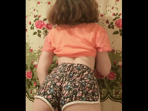 ❤️ Nwa ọhụrụ sexy na-eyipụ uwe mkpirisi ya na igwefoto na anyị%ig.sayhentai.ru ❌❤